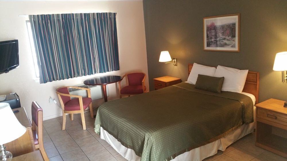 Sand Pebble Motor Lodge Пойнт Плезънт Бийч Екстериор снимка